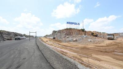 గుట్టలన్నీ కొట్టి వేసి ఇలా రోడ్లను వేసి  లేఅవుట్ గా మార్చేశారు