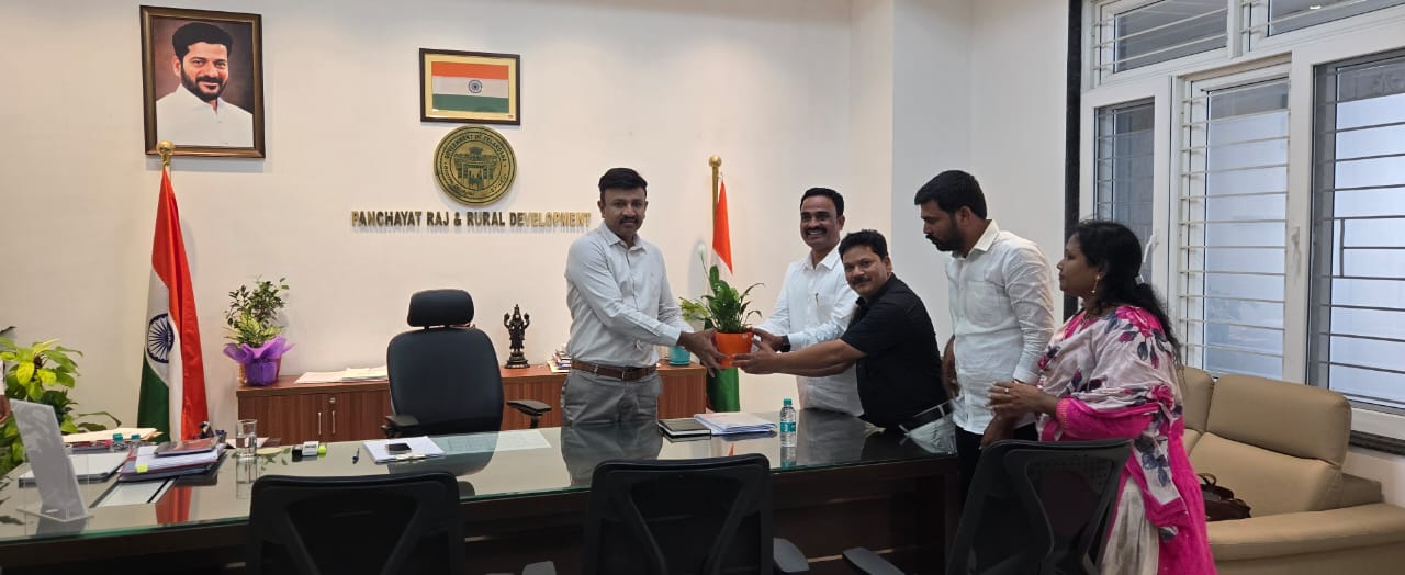 పంచాయతీరాజ్ శాఖ ముఖ్యకార్యద్శిగా జూన్ 17వ తేదీన బాధ్యతలను స్వీకరించిన ఎన్.శ్రీధర్ ను కలిసిన సంఘ నాయకులు