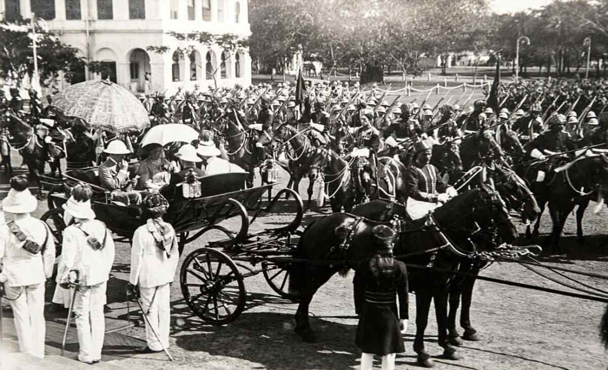 అల్లూరిని హతమార్చిన 1924లో నాటి గవర్నరు మద్రాసులో పర్యటిస్తున్నప్పటి చిత్రం