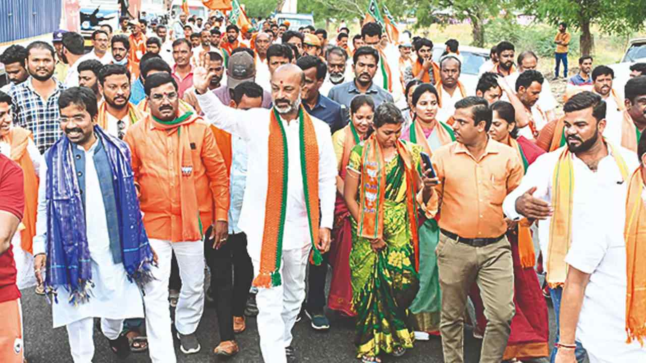 ప్రజా సంగ్రామ యాత్రంలో.. తెలంగాణ భాజపా అధ్యక్షులు బండి సంజయ్